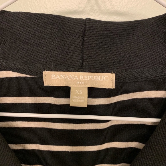 Banana Republic Light Weight Sweater - Picture 3 of 4